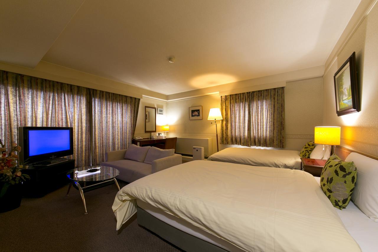 พลาซา โฮเต็ล โตโยตะ Hotel โทโยตะ ภายนอก รูปภาพ